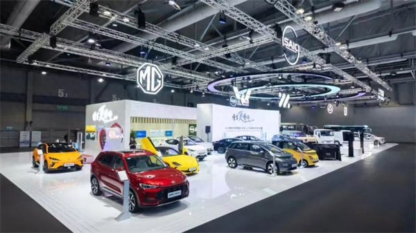 上汽用半年时间，展现出中国汽车“头雁”的变革伟力