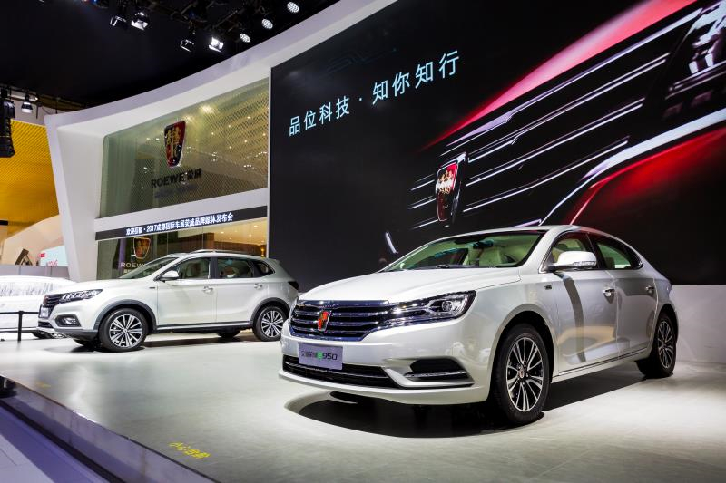 全新荣威950、荣威e950定义“高级轿车” 成都车展亮相售价16.88万起 互联网汽车上市一周年 系统升级带来颠覆式进化