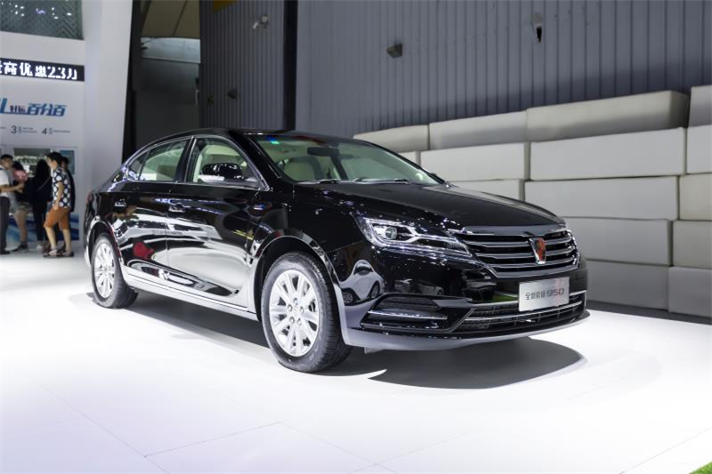 全新荣威950、荣威e950定义“高级轿车” 成都车展亮相售价16.88万起 互联网汽车上市一周年 系统升级带来颠覆式进化