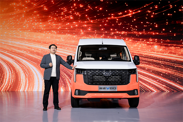 跑得猛、花得少、养得省、全场景！“全场景高价值轻客”上汽大通新途V80 9AT荣耀上市，全面高人一档
