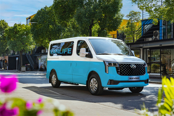 跑得猛、花得少、养得省、全场景！“全场景高价值轻客”上汽大通新途V80 9AT荣耀上市，全面高人一档